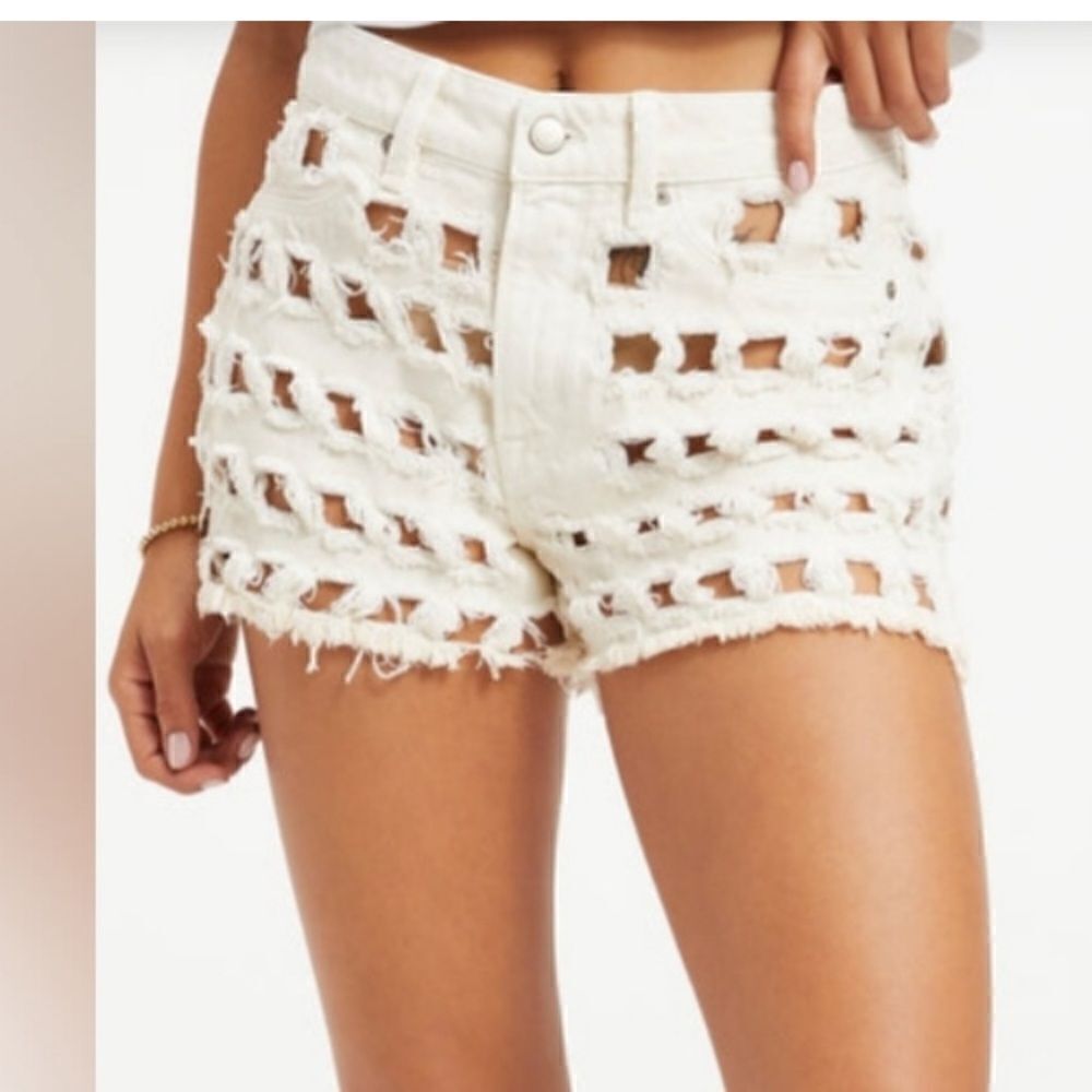 Good American NWT 90s Laser Cutout Short in Bone Size 26 - Picture 5 of 16